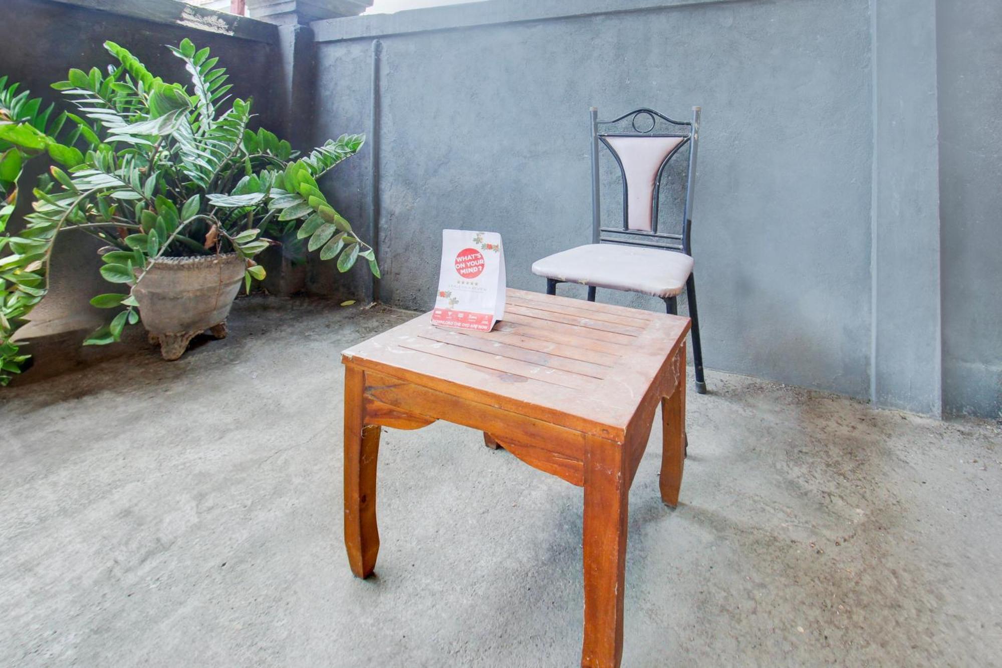 Oyo Life 93284 Kos Cendana Raya Hotel Mataram Exterior foto