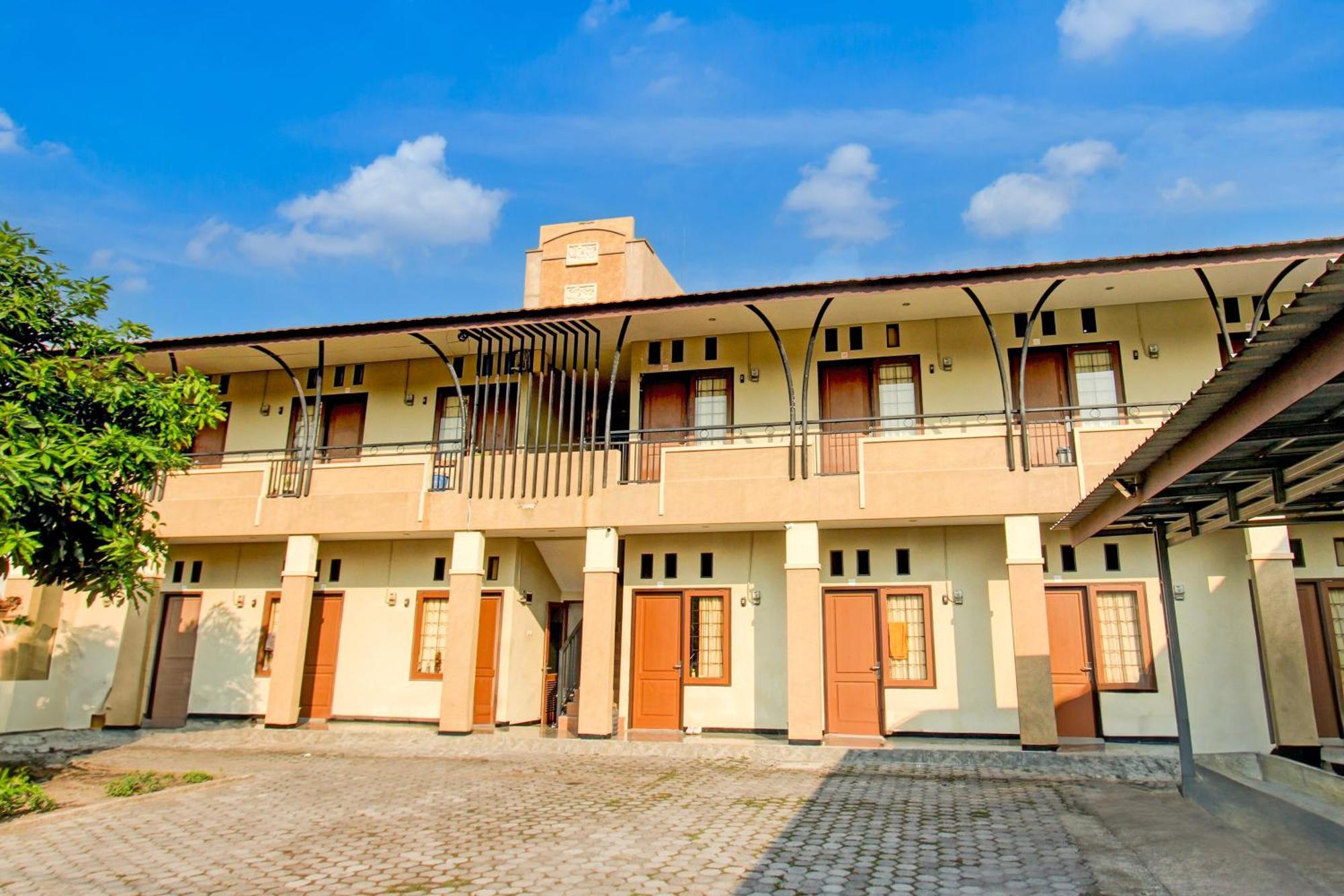 Oyo Life 93284 Kos Cendana Raya Hotel Mataram Exterior foto